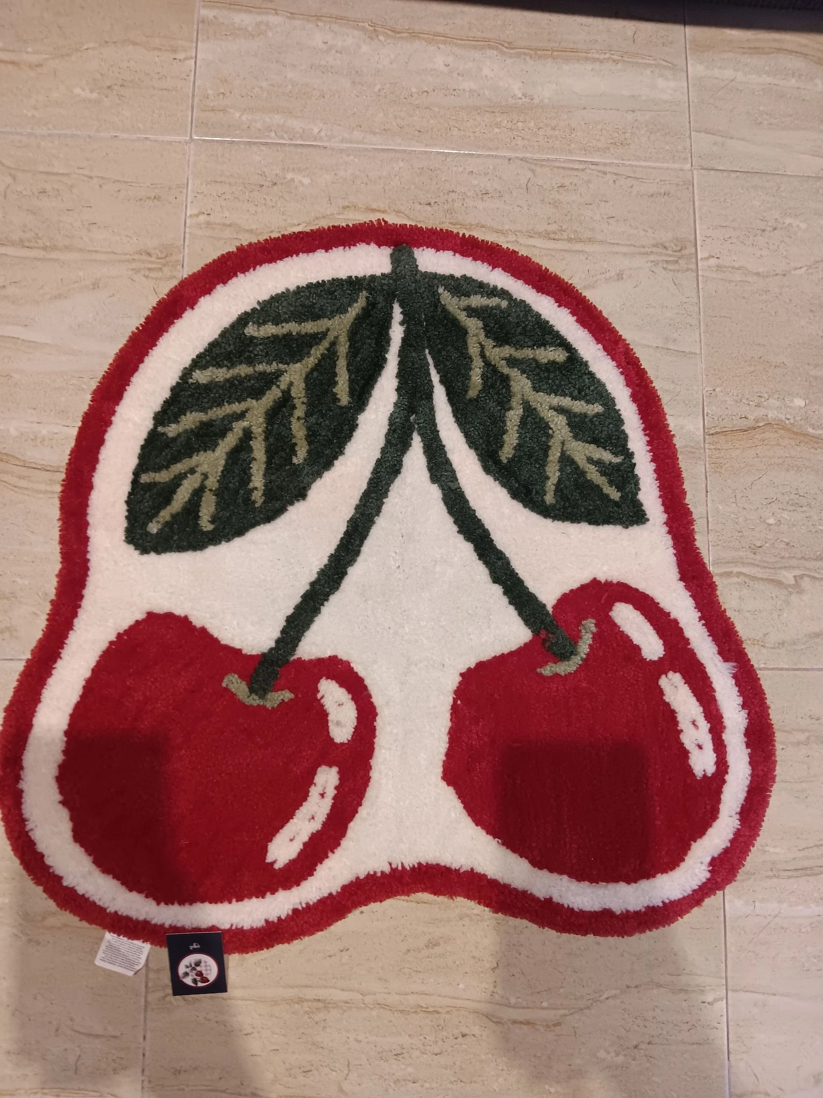 Felpudo nuevo cerezas, precioso. Ideal para baño.